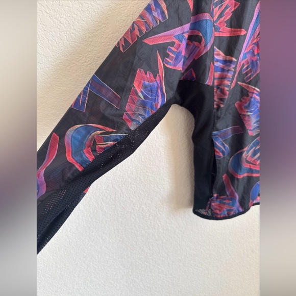 Nike Lightweight Windbreaker Jacket Size L Black Purple Logo Print - Picture 3 of 10